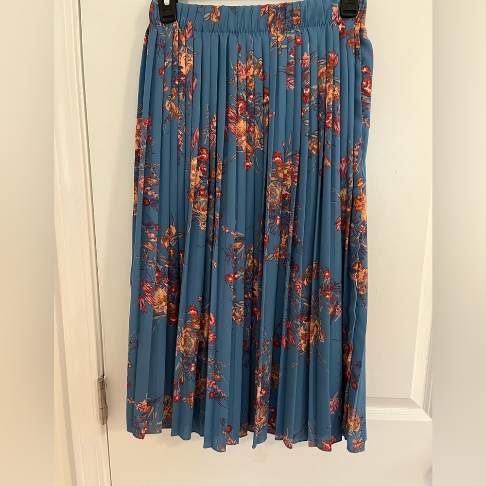 Zara Floral Blue Pleated Midi Skirt